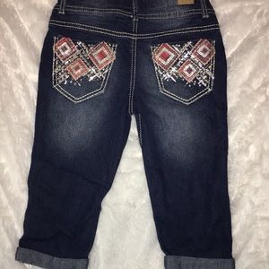 Red camel super cute jewels on the capris ✨